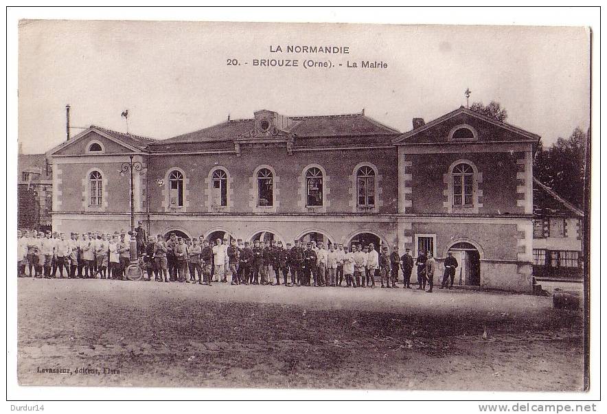 BRIOUZE ( Orne )  La Mairie  (bp Militaires... Carte En Bon état...) - Briouze