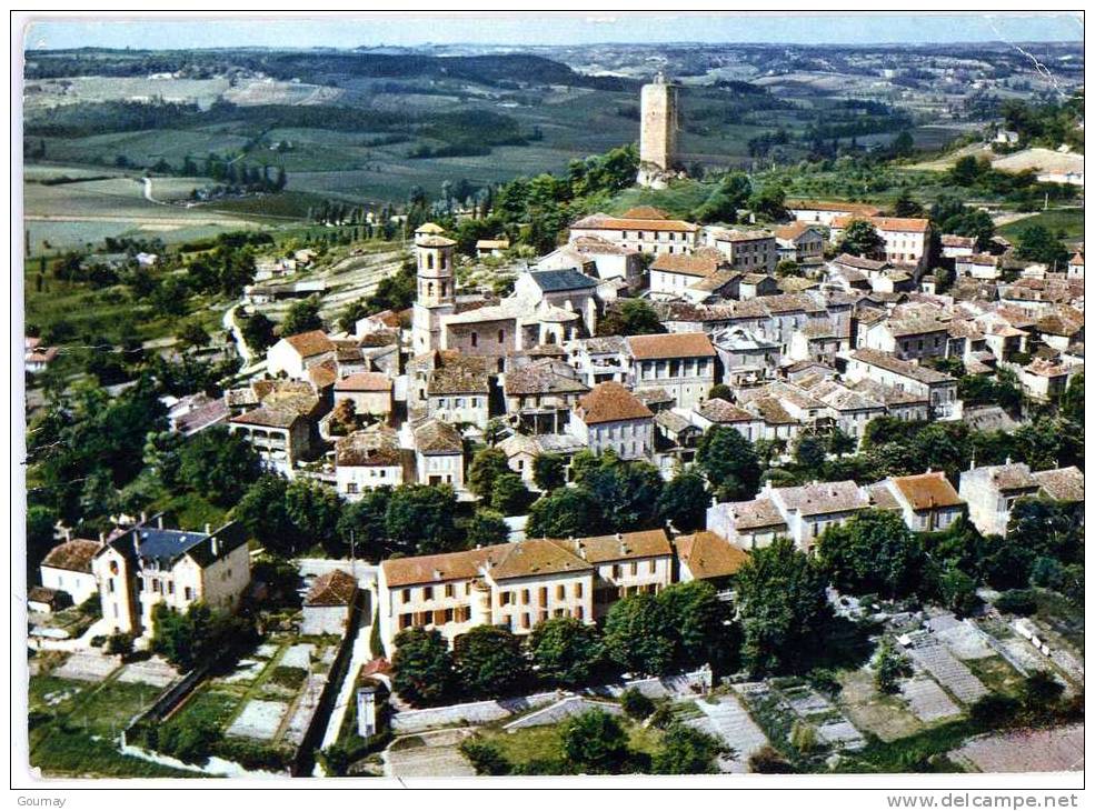 MONTCUQ - VUE AERIENNE - LE BOURG ET LA TOUR - Montcuq