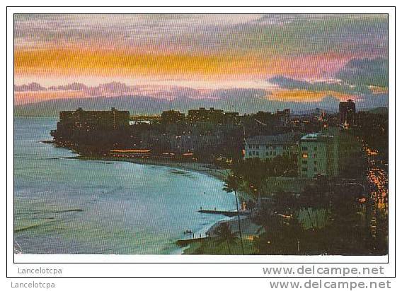 HAWAII / TWILIGHT TIME AT WAIKIKI BEACH - Big Island Of Hawaii