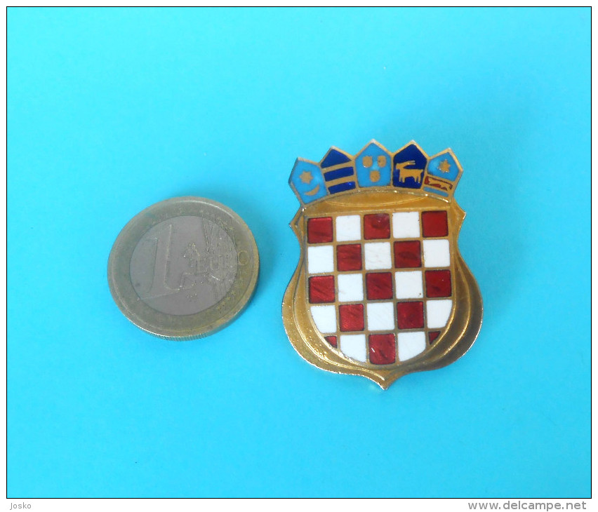 CROATIA ARMY - Large Enamel Official Cap Badge IKOM *  L´armée Croate Esercito Croato Ejército Croata Kroatischen Armee - Army