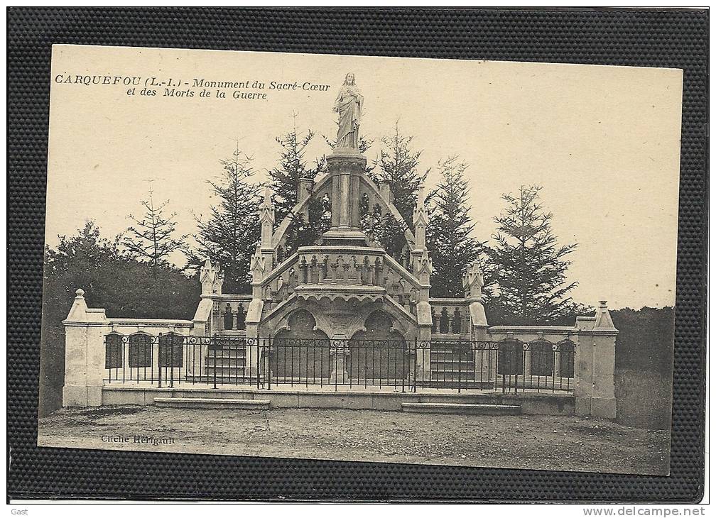 44  CARQUEFOU  LE  MONUMENT   DU  SACRE  COEUR  ET  DES  MORTS   DE LA GUERRE - Carquefou