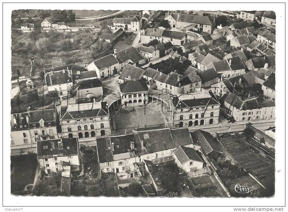 Chateauvillain (52) : Vue Aérienne Générale Au Niveau De La Poste Et Des Ecoles En 1955 (animée) PHOTO VERITABLE. - Chateauvillain