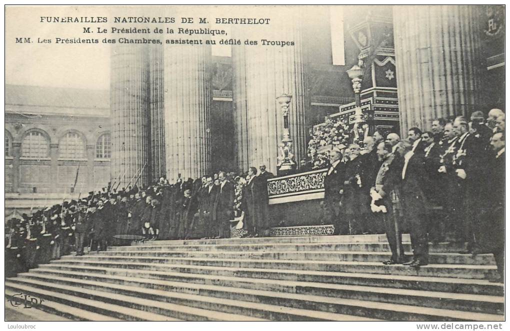 75 PARIS FUNERAILLES NATIONALES DE M. BERTHELOT LE PRESIDENT DE LA REPUBLIQUE ASSISTE AU DEFILE - Beerdigungen