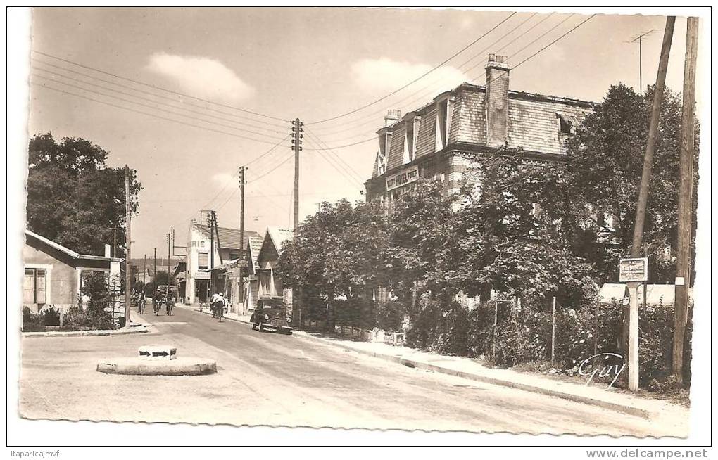 Yvelines : ACHERES : Place  Henri - Barbusse  1956 - Acheres