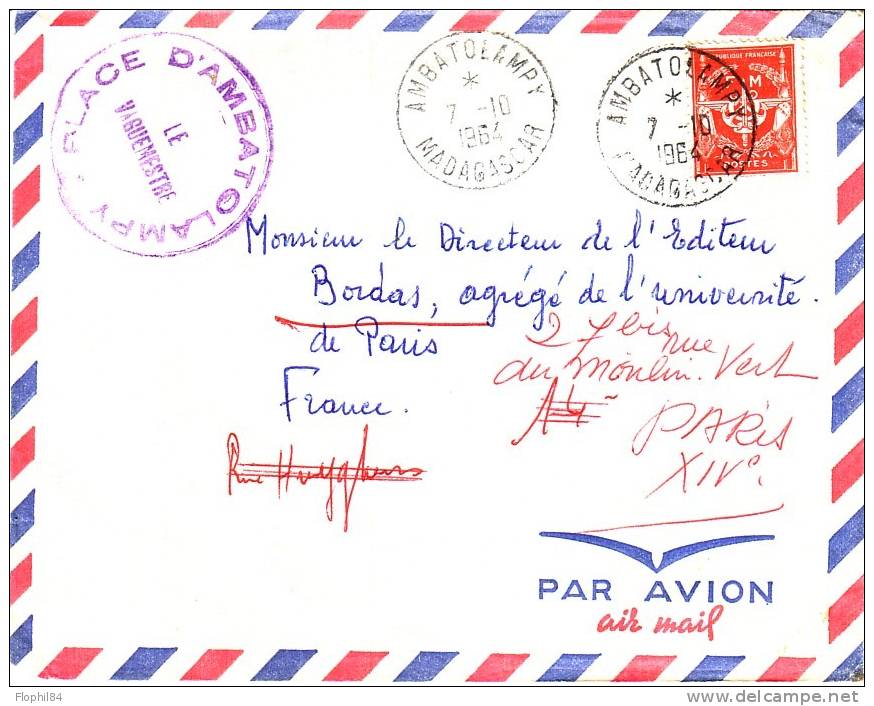 MADAGASCAR-TIMBRE FM-OBLITERATION AMBOTOLAMPY DU 7-10-1964 + PLACE D´AMBATOLAMPY LE VAGUEMESTRE-PEU COURANT.E - Autres & Non Classés