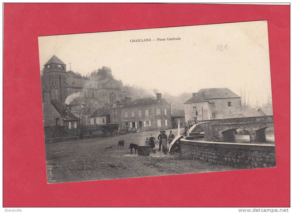 CPA - CHAILLAND - Place Centrale - Chailland