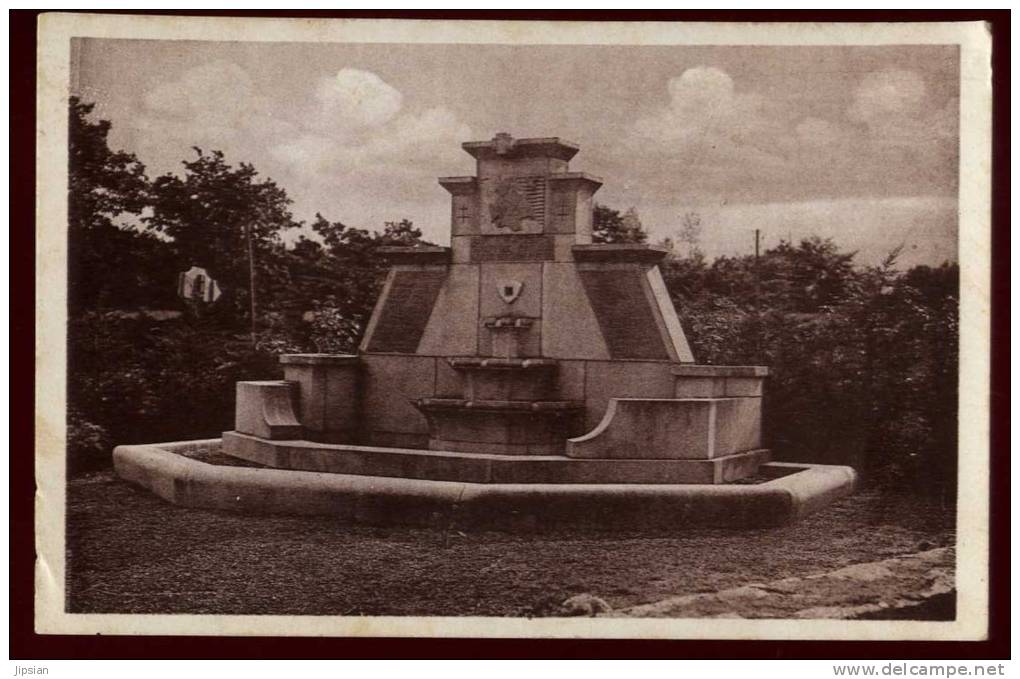 Cpa Du 22  Environs De Guingamp Squiffiec  Le Monument De La Résistance      LOK15 - Guingamp