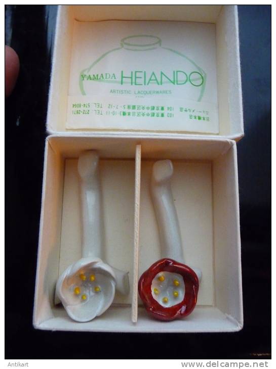 HEIANDO YAMADA - ANEMONES - Porte-baguettes Porcelaine Signées / Porcelain Chopstick Rests Signed - Aziatische Kunst