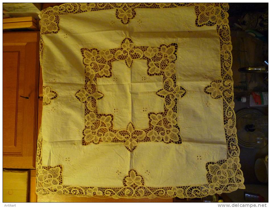 FRANCE - Nappe à Thé Carrée Broderie Grège Et Blanc - Parfait état - 85x85 - - Tischdecken/Servietten