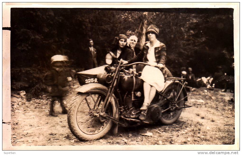 MOTO ANCIENNE [ ANNÉE: 1927 ] - CARTE 'VRAIE PHOTO' : BUCAREST / ROUMANIE - PERSONNAGES Sur MOTO ANCIENNE (k-854) - Motorräder