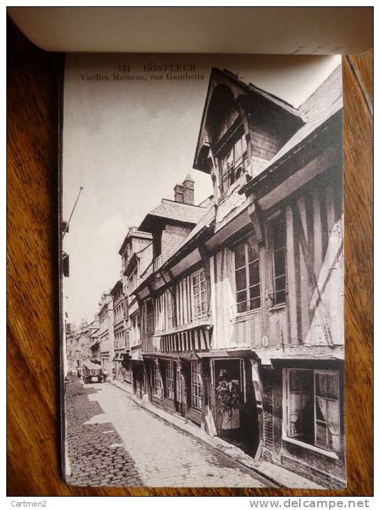 CARNET DE 11 CPA : HONFLEUR RUE GAMBETTA MONT-JOLI LA JETEE LE QUAI MARCHE BARQUES DE PECHE - Honfleur