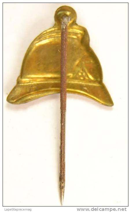 Ancienne Petite Broche, Casque De Sapeur Pompier. - Firemen