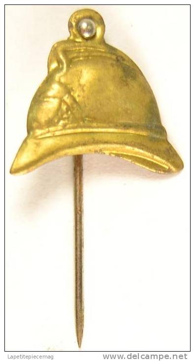 Ancienne Petite Broche, Casque De Sapeur Pompier. - Pompieri