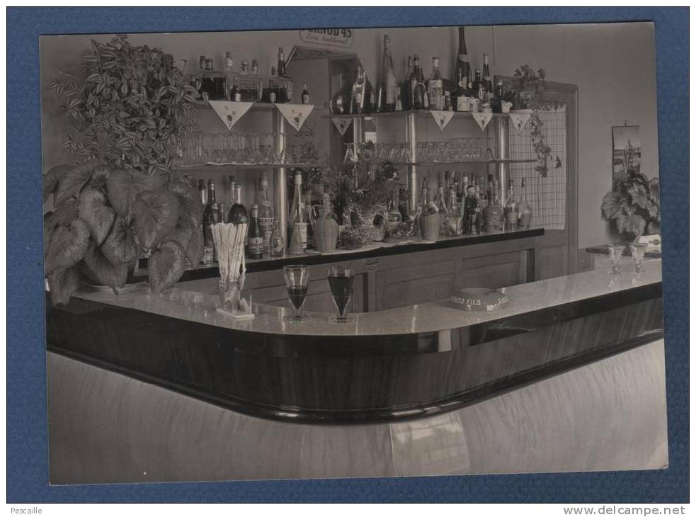 41 LOIR ET CHER - CP COUR CHEVERNY - HOTEL DES VOYAGEURS - UN COIN DU BAR - PHOTO J. BOULAS ORLEANS - APERITIFS ALCOOL - Cheverny