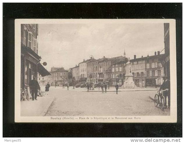 57 Boulay Place De La République & Le Monument Aux Morts édit.thevenon Animée Automobiles Magasin Brugere , Lauvray - Boulay Moselle