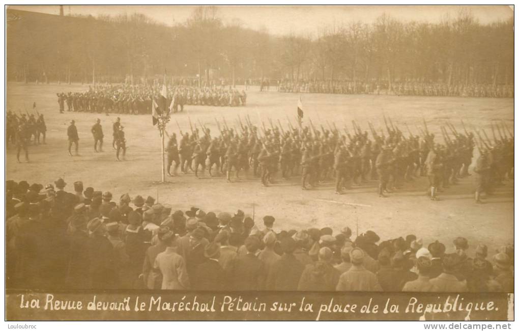 57 METZ LA REVUE DEVANT LE MARECHAL PETAIN SUR LA PLACE DE LA REPUBLIQUE - Metz