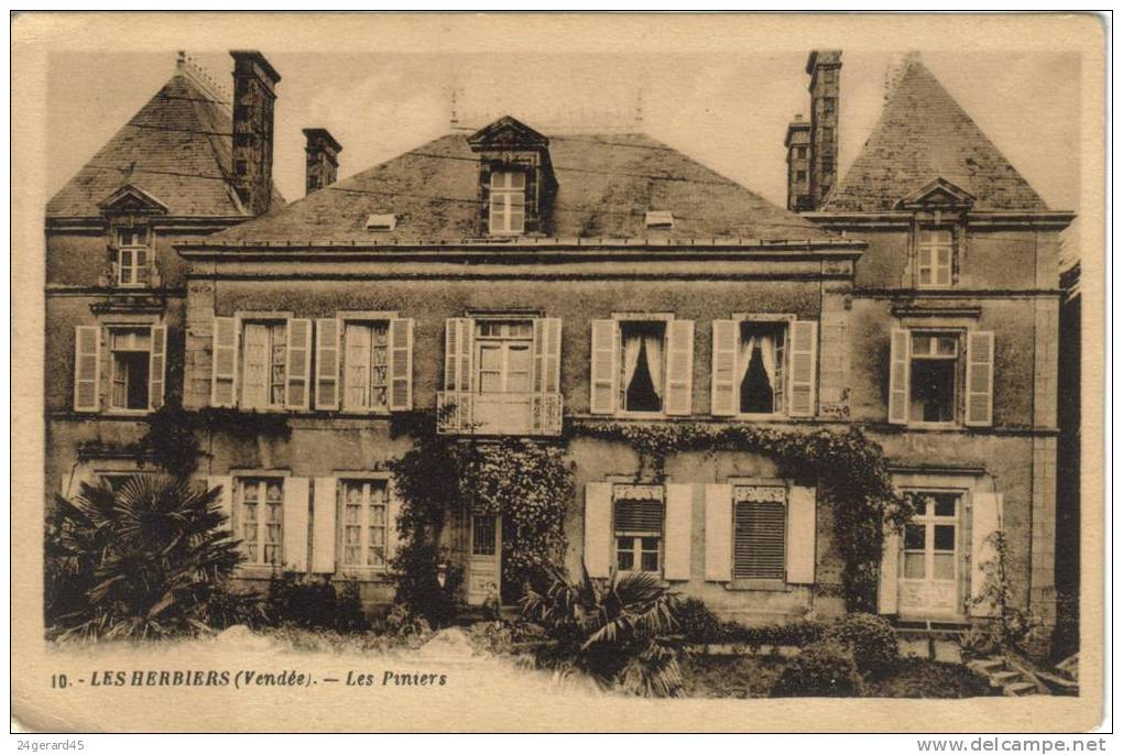 CPSM LES HERBIERS (Vendée) - Les Piniers - Les Herbiers