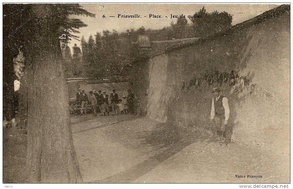 Carte Postale Ancienne De FRIAUVILLE-Place -Jeu De Quilles - Frouard