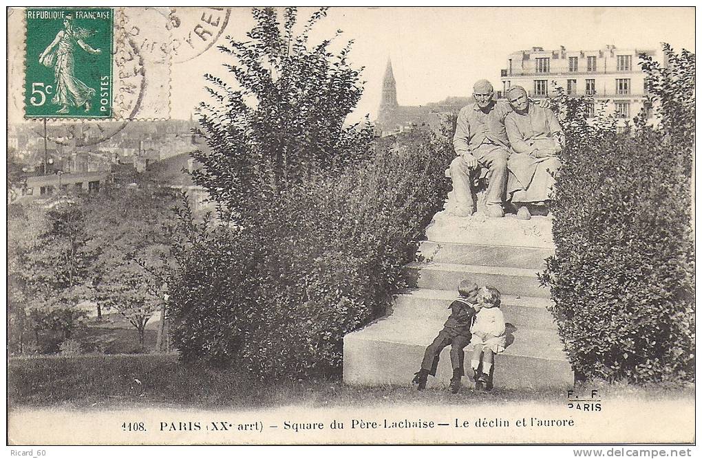 Cpa Paris, Square Du Père Lachaise, Enfants S'embrassant Au Pied De La Statue, Le Déclin Et L'aurore - Arrondissement: 20