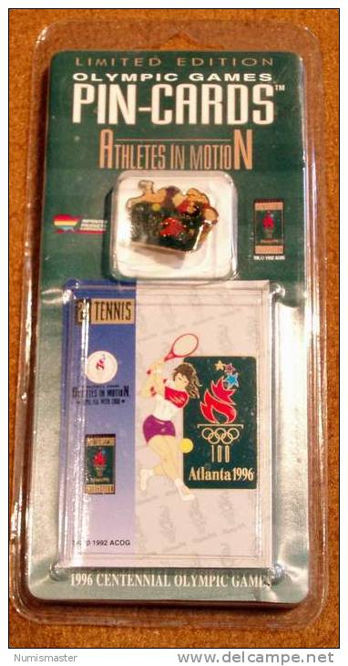 XXVI OLYMPIADE ATLANTA 1996 , TENNIS , PIN + TRADING CARD IN THE ORIGINAL PACKAGING - Kleding, Souvenirs & Andere