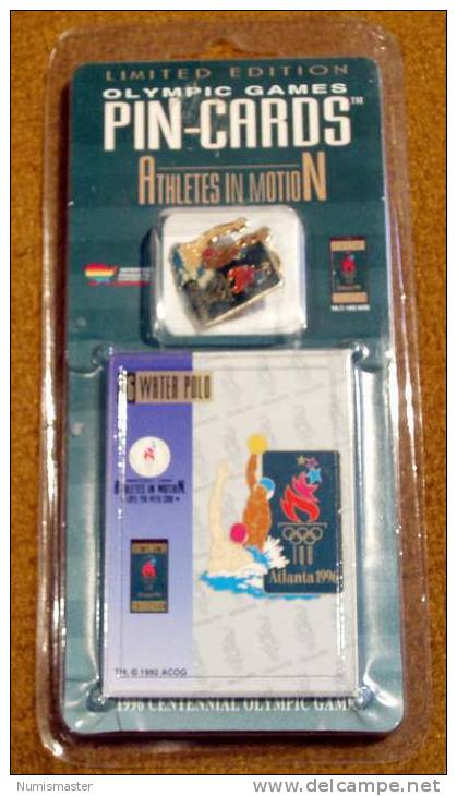 XXVI OLYMPIADE ATLANTA 1996 , WATER POLO, PIN + TRADING CARD IN THE ORIGINAL PACKAGING - Habillement, Souvenirs & Autres