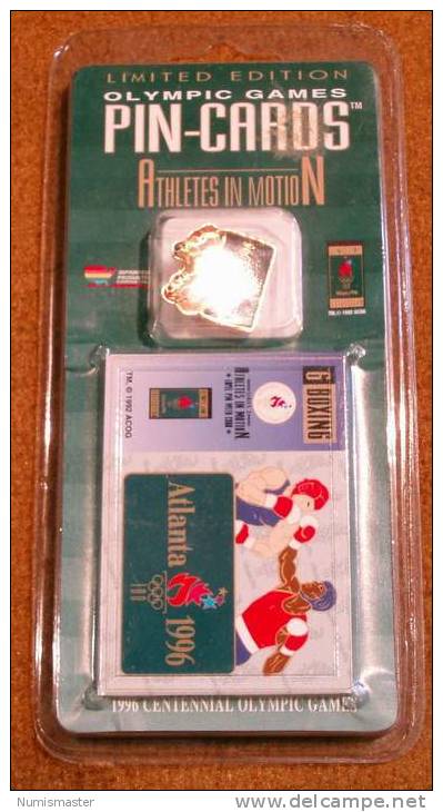 XXVI OLYMPIADE ATLANTA 1996 , BOXING, PIN + TRADING CARD IN THE ORIGINAL PACKAGING - Bekleidung, Souvenirs Und Sonstige