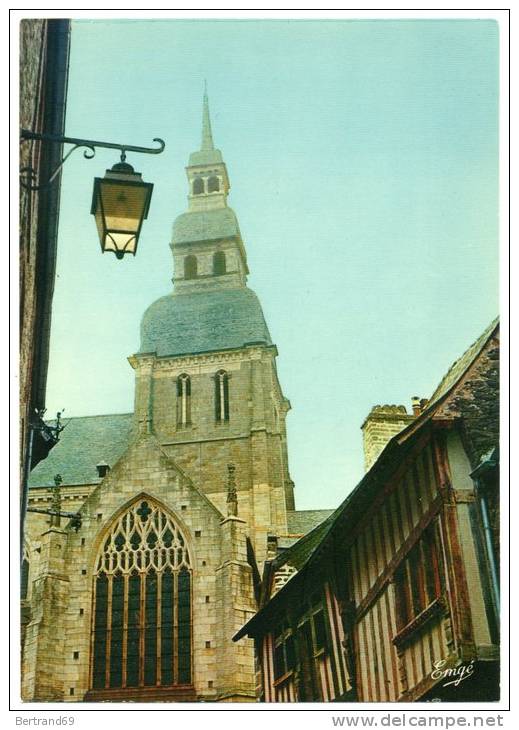 DINAN - EMGE - 779142873 - Vieilles Maisons Et église Saint-Sauveur - Eglises Et Cathédrales