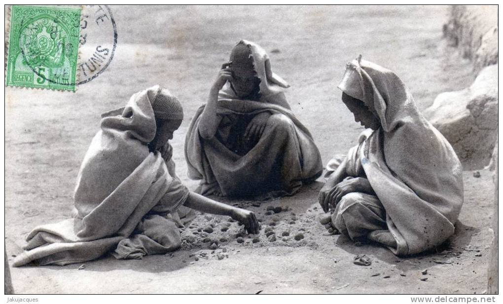 Algerie Un Jeu De Dames  Primitif - Regional Games