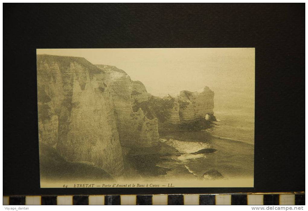 CP, 76, Etretat Porte D'amont Et Le Banc A Cuves     , Reproduction De Cpa - Etretat