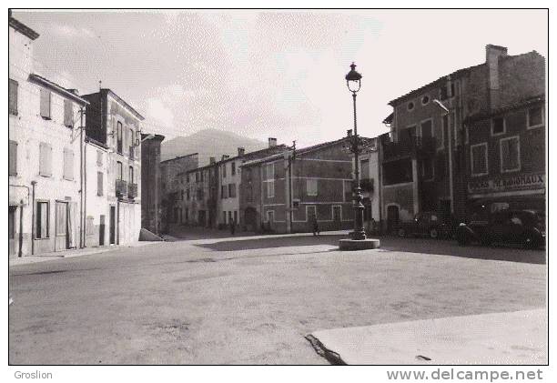 SOREDE (66) CARTE PHOTO PLACE AVEC AUTOS  GAREES ET MAGASIN DES DOCKS MERIDIONAUX - Autres & Non Classés