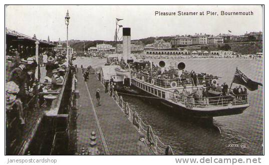 BOURNEMOUTH - HAMPSHIRE - PLEASURE STEAMER AT THE PIER - Bournemouth (until 1972)