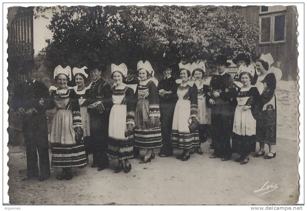 QUIMPERLE  Fleurs D'Ajoncs  Danseurs De Cornouailles - Cléder