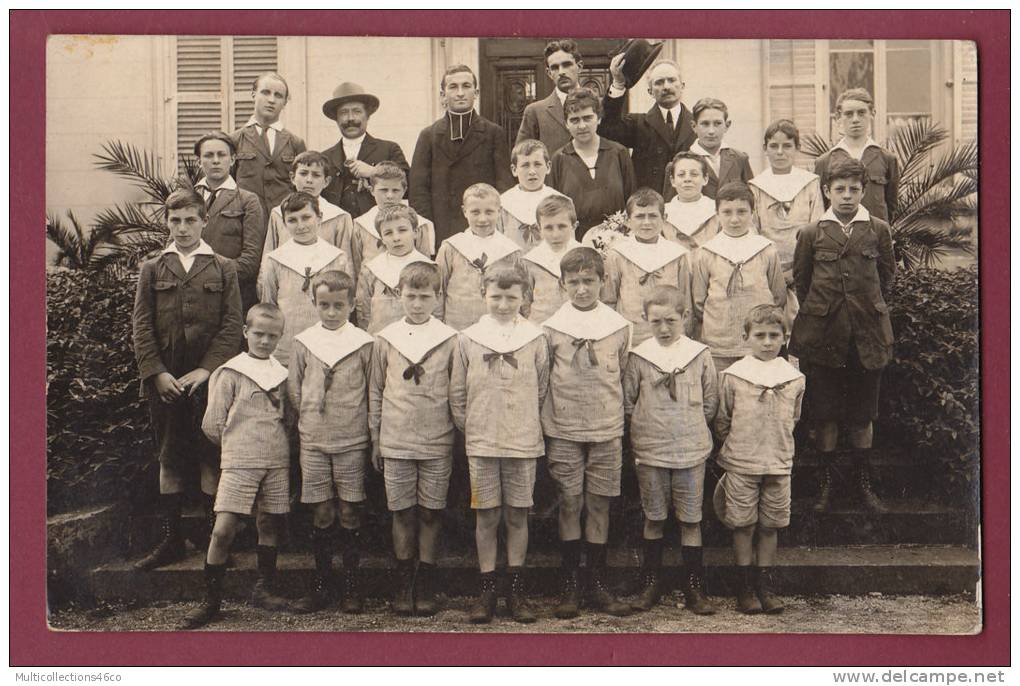 88 - CARTE PHOTO - JACQUEL Photographe Rue Des Prêtres à Remiremont - Groupe Scolaire - Remiremont