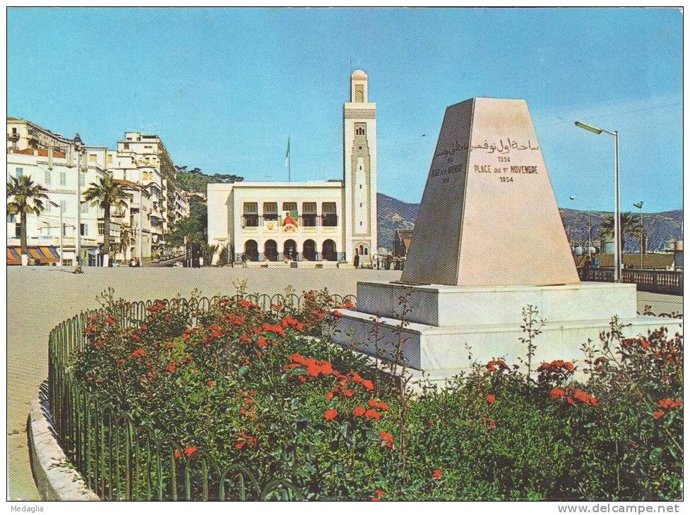 SKIKDA - Place Du 1er Novembre Et Hôtel De Ville - Skikda (Philippeville)