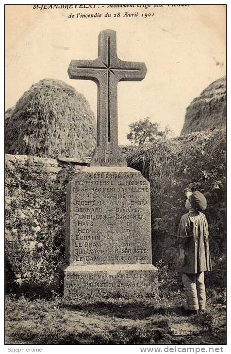 Saint-Jean-Brévelay Monument érigé Aux Victimes De L'incendie Du 28 Avril 1901 Belle Carte Animée - Saint Jean Brevelay