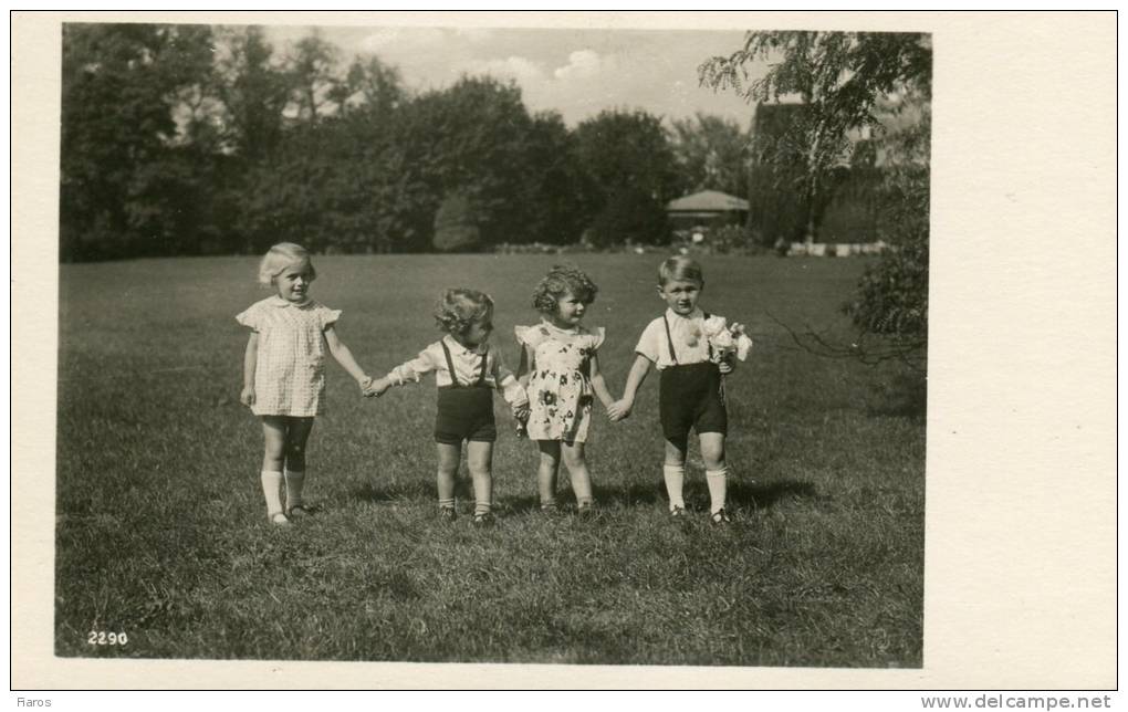 Four Small Children Taking A Walk At The Countryside Of A Mansion - Silhouettes