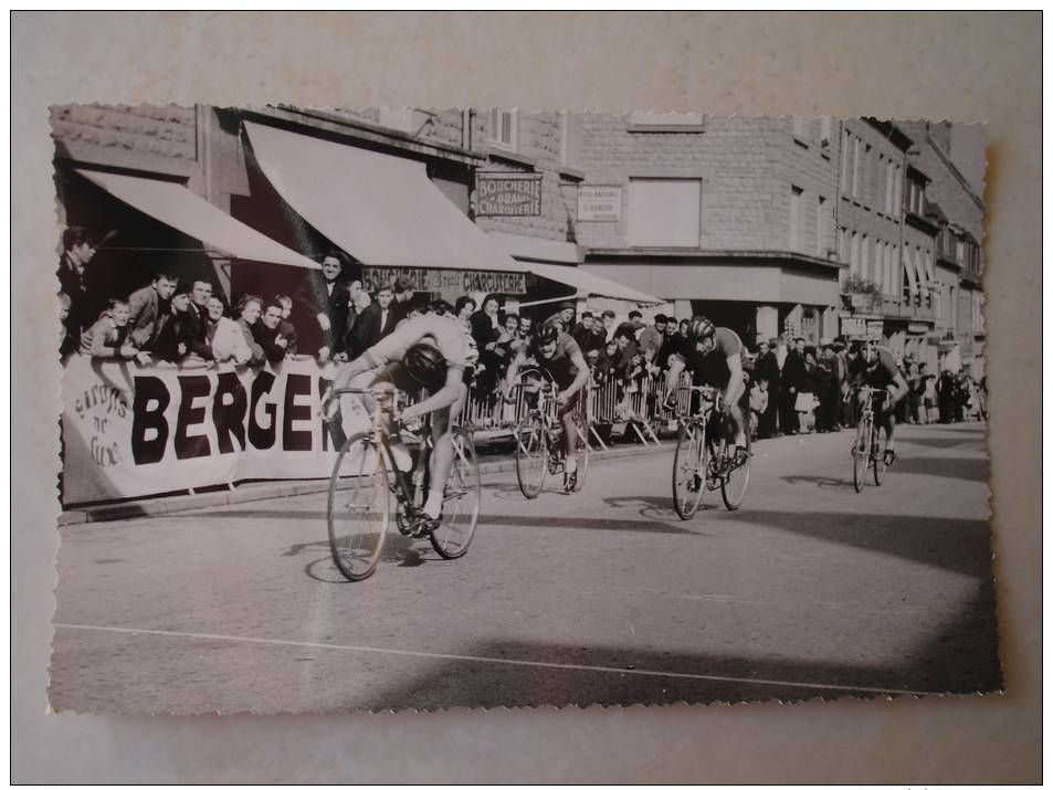 Photo Ricard Berger Cyclisme Prix Des Cadets Le 3 Octobre 1965 Course à Saint Hilaire Du Harcouet (50 Manche). - Ciclismo