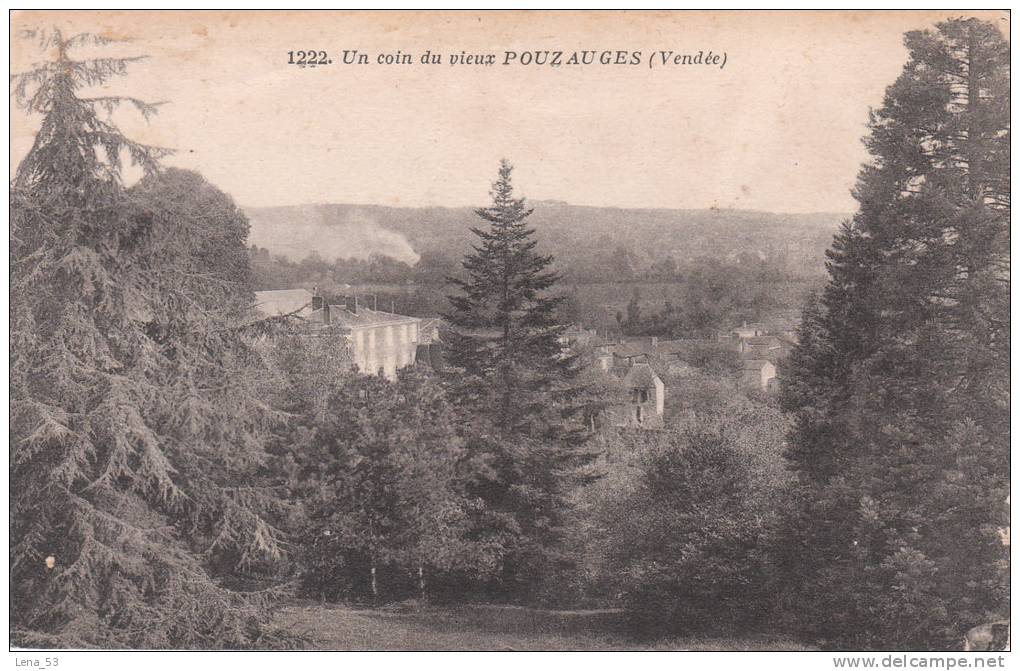 1222   -   Un Coin Du Vieux POUZAUGES - Pouzauges