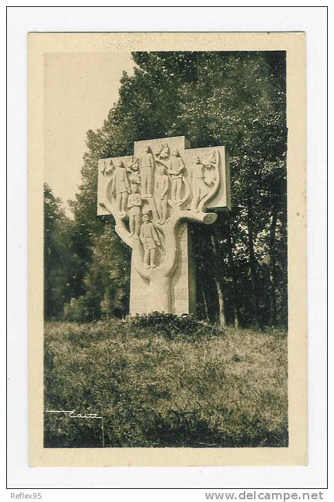 INGRANDES - Monument Commémoratif Des Sept Patriotes Fusillés Par Les Allemands En 1944 - Ingrandes