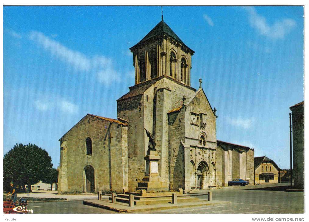 Carte Postale 79. Fontenay-Rohan-rohan  L'église Et Le Monument Trés Beau Plan - Frontenay-Rohan-Rohan