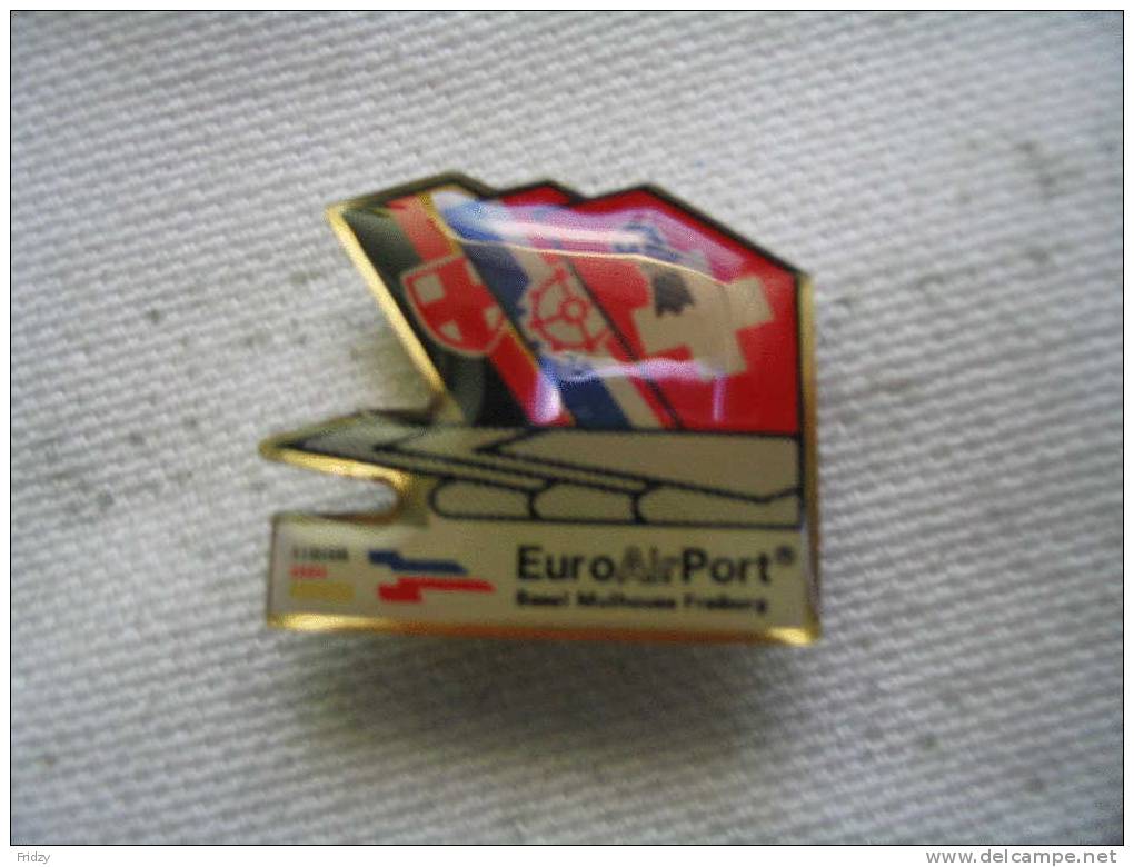 Pin´s Aéroport EuroAirPort Bale-Mulhouse-Fribourg. (Suisse) - Avions