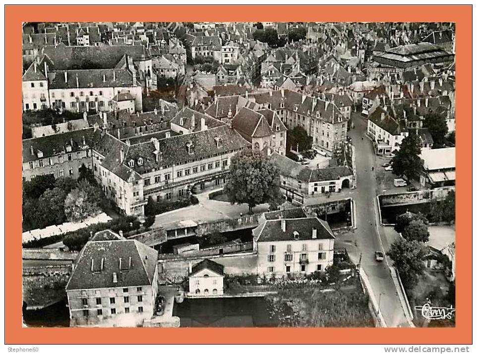 39 - DOLE - Vue Aérienne - La Grande Rue Et L' Hopital // CPSM Dentellée (43) - Dole