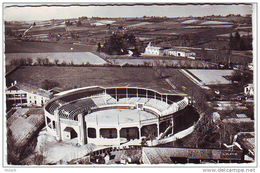 23. VIC FEZENSAC . LES ARENES . Editions LAPIE - Vic-Fezensac