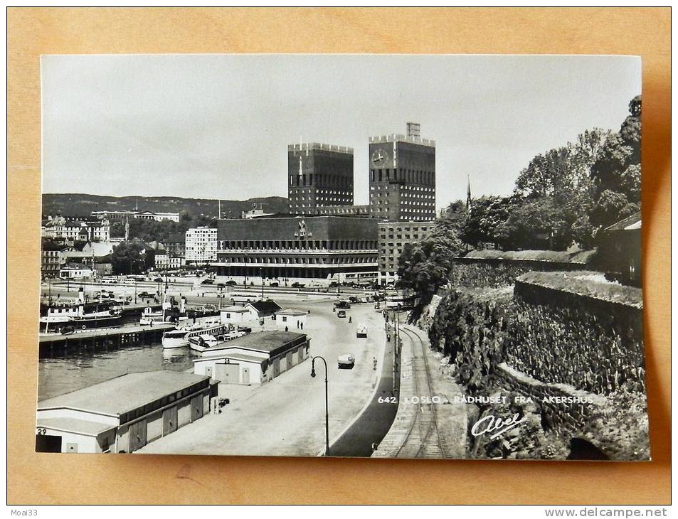 Carte Postale Ancienne : OSLO : Radhuset Fra Akershus - Norvège