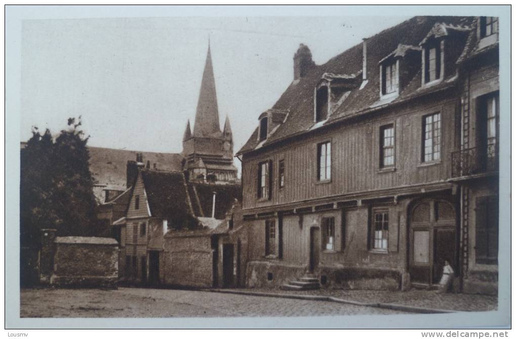 76 : Neufchatel En Bray : Ville Martyre - Place Du Pot D´Etain Et Presbytère Avant Le 7 Juin 1940 - Militaria - Animée - Neufchâtel En Bray