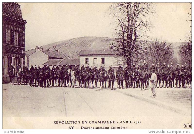 Ay En Champagne      51    Révolution En Champagne  Avril 1911   Dragons Attendant Des Ordres - Ay En Champagne