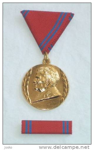 YUGOSLAVIA - Medal With Pinned Ribbon In Excellent Condition ** 40. YEARS OF JUGOSLAVIAN PEOPLES ARMY ** Jna Army * Tito - Autres & Non Classés