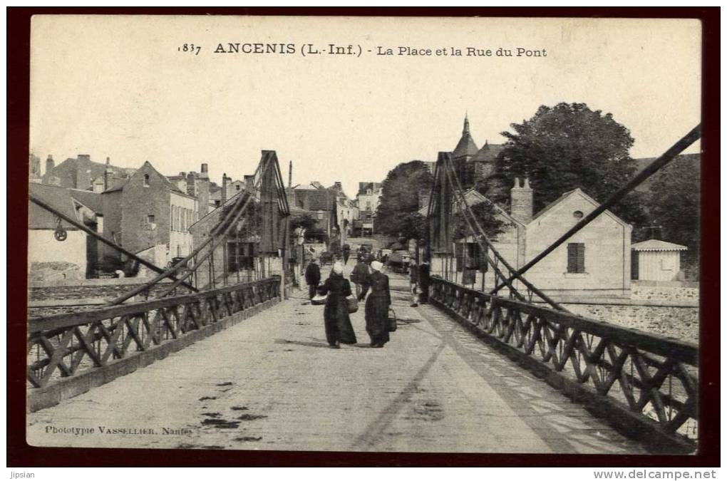 Cpa Du  44  Ancenis  La Place Et La Rue Du Pont        LOK18 - Ancenis