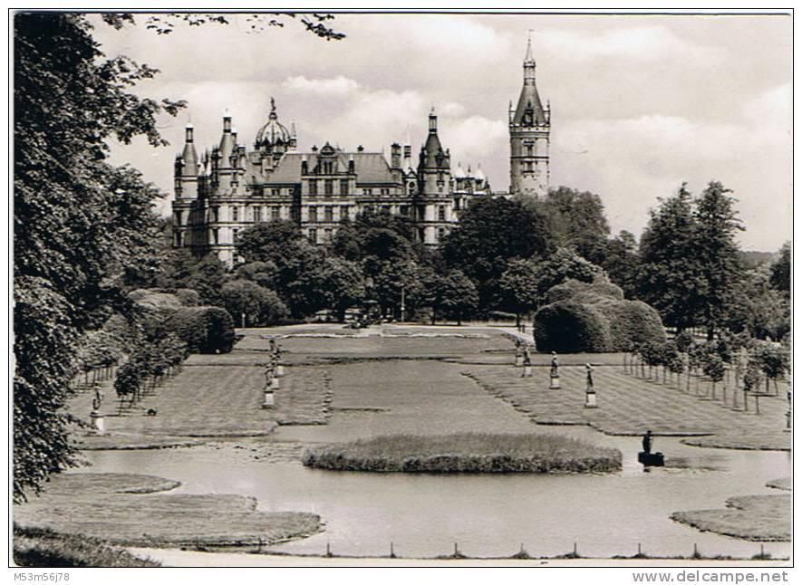 AK Schwerin Schloßansicht Mit Garten - Schwerin