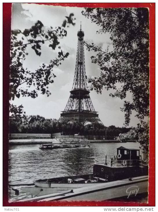 V7-75-paris-la Tour Eiffel-vue Prise Des Bords De La Seine--peniches-bateaux--carte Photo - Eiffeltoren